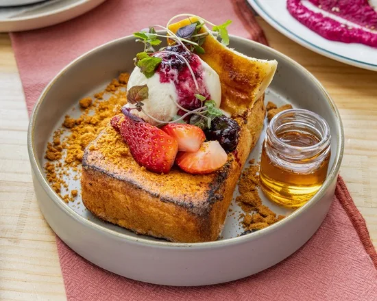 Thick brioche French toast with berries and maple at Zee's Cafe